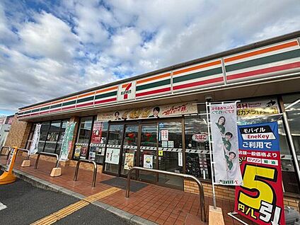 セブンイレブン平群平等寺店 561m(徒歩8分)