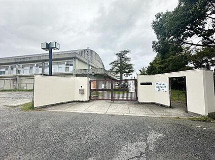 平群町立平群中学校 450ｍ(徒歩6分)