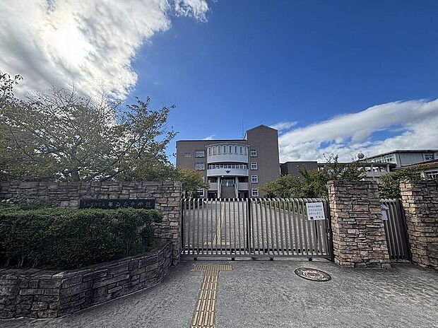 大和郡山市立郡山南中学校（約800m）