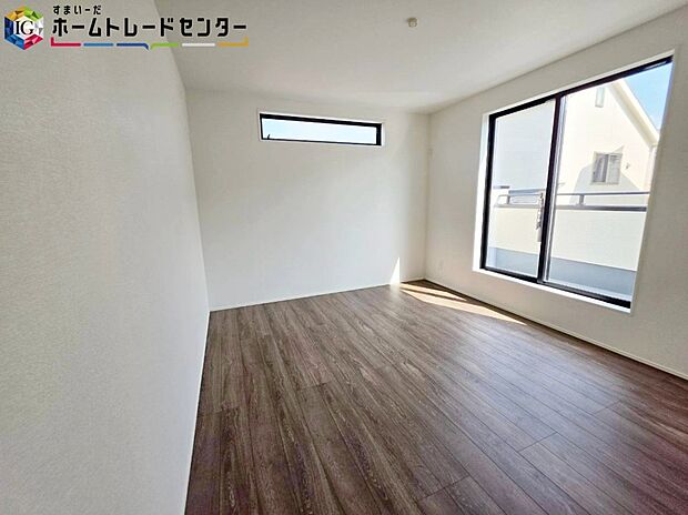 【リビング以外の居室】全居室に収納を完備しておりますので、居室の全空間を有効活用出来ます。自分好みのお部屋で、ゆったりお寛ぎ頂けます。