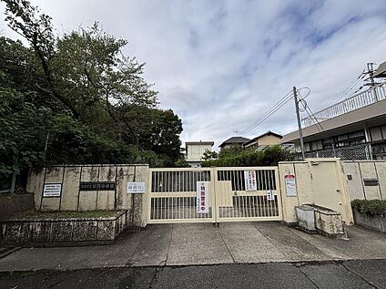 奈良市立京西中学校 750m (徒歩10分)