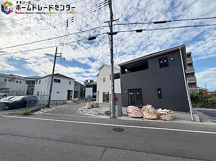 【前面道路含む現地写真】