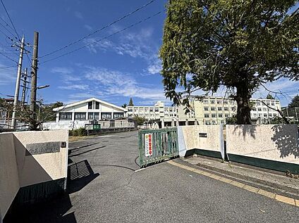奈良市立登美ケ丘中学校 550m (徒歩7分)