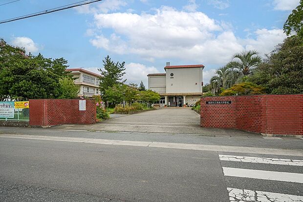 鴻巣市立鴻巣北中学校（約340m）