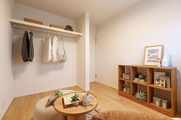 ■6号地洋室A　２階の洋室は、約4.6帖です。窓からの光が部屋全体を明るく照らし、日中も快適です。