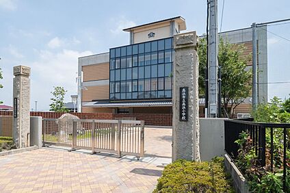 高浜小学校 651m