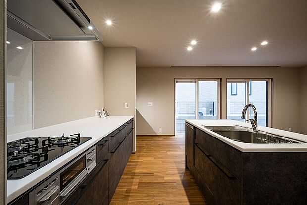 【キッチン】■2号棟　キッチンセパレートキッチンです。食器洗浄乾燥機が設置されています。