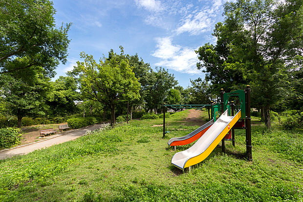 赤田西公園(約300m)