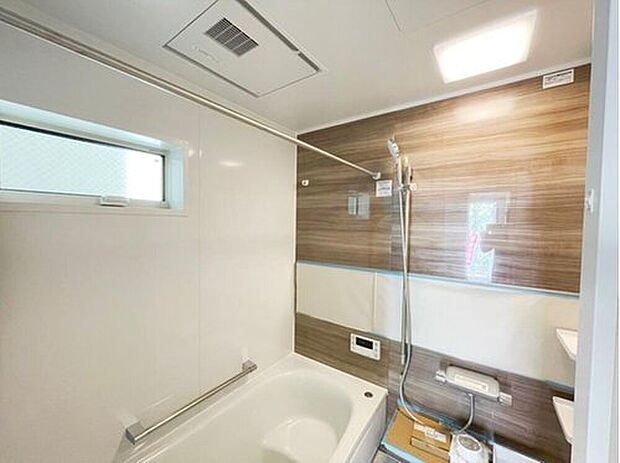 【浴室乾燥機】窓がついて換気の取れる浴室
浴室換気乾燥機付き