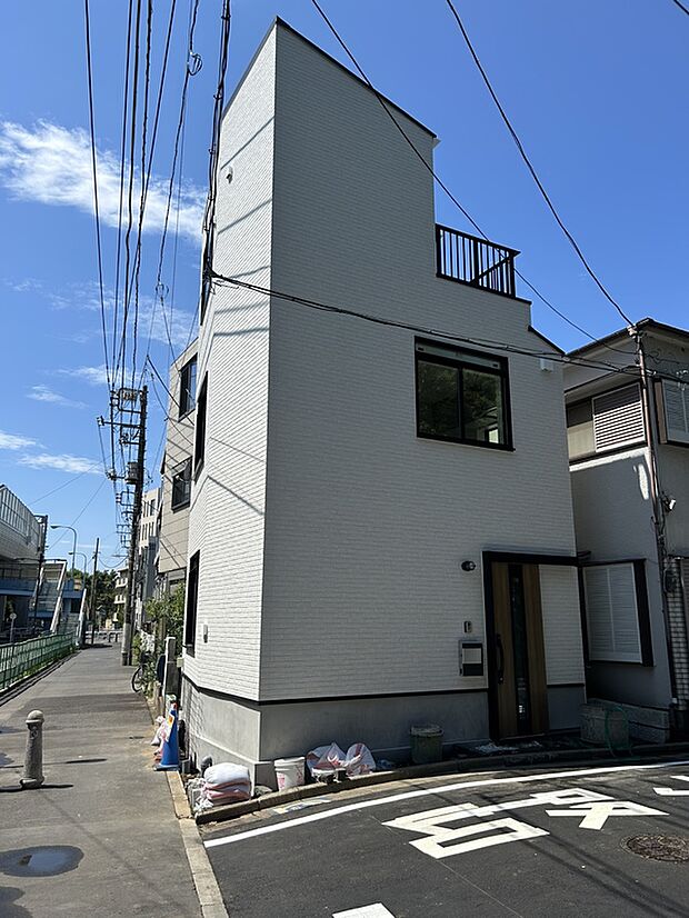 【現地写真】・東側道路 幅員 約6.5m (区道)