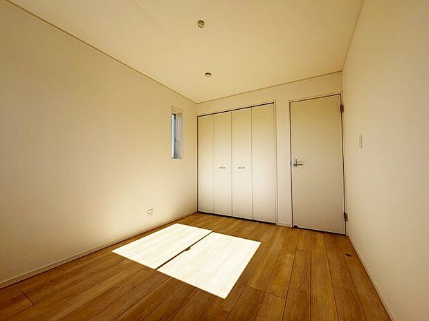 【洋室】書斎や趣味部屋、お子様お部屋として、ライフスタイルに合わせ、様々な用途で使えるお部屋です。