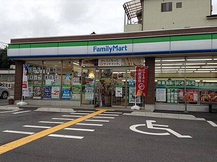 ファミリーマート朝霞膝折三丁目店 200