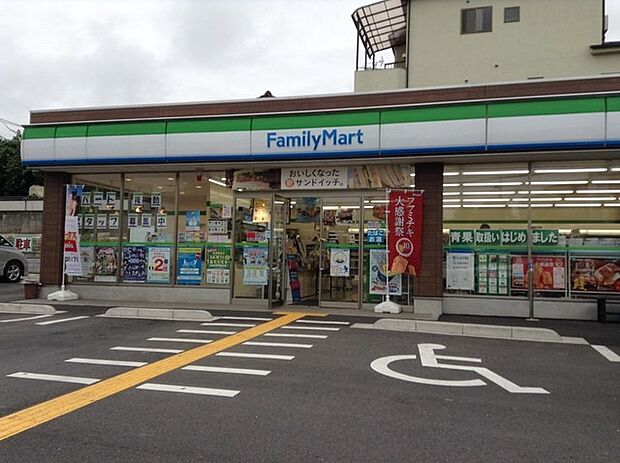 ファミリーマート朝霞膝折三丁目店(約200m)