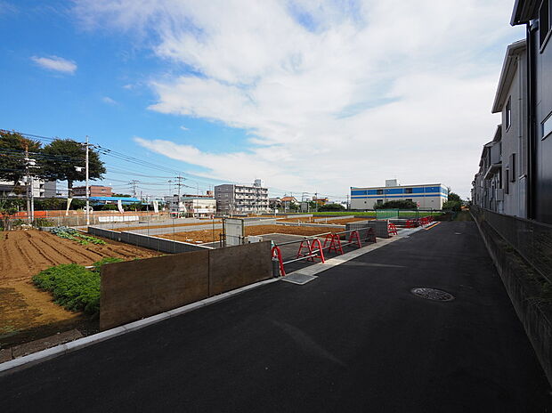 【現地土地写真】人気の膝折町エリア!大きな道路に面しており、車での交通が便利です♪