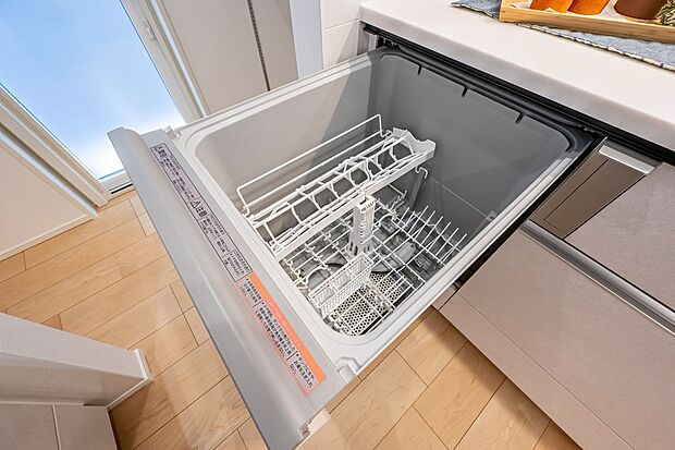 【キッチン】■1号地キッチンキッチンに食洗器を設置。家事の負担軽減に配慮し、毎日の洗い物をサポートします。
