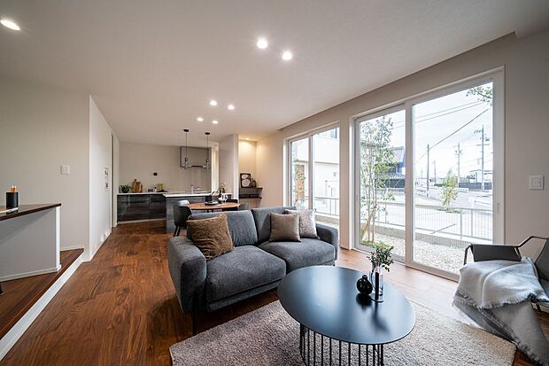 【リビング】■A号地リビングリビング・ダイニング・キッチンがひと続きの間取りで、家族のつながりを感じやすい設計。生活動線もスムーズで毎日の暮らしが快適です。