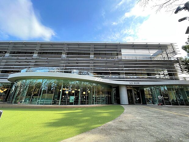 板橋区立中央図書館(約890m)