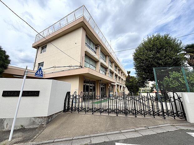 練馬区立南が丘小学校(約124m)