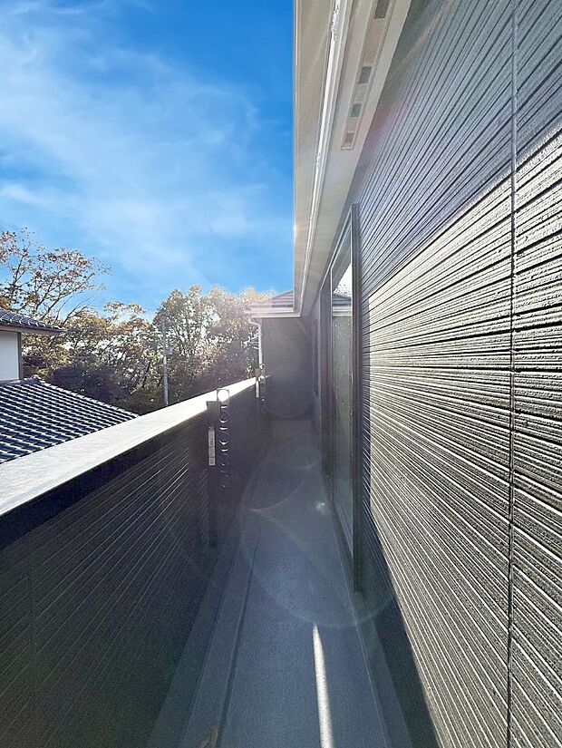 ■ 自然を身近に感じる、開放的なバルコニー