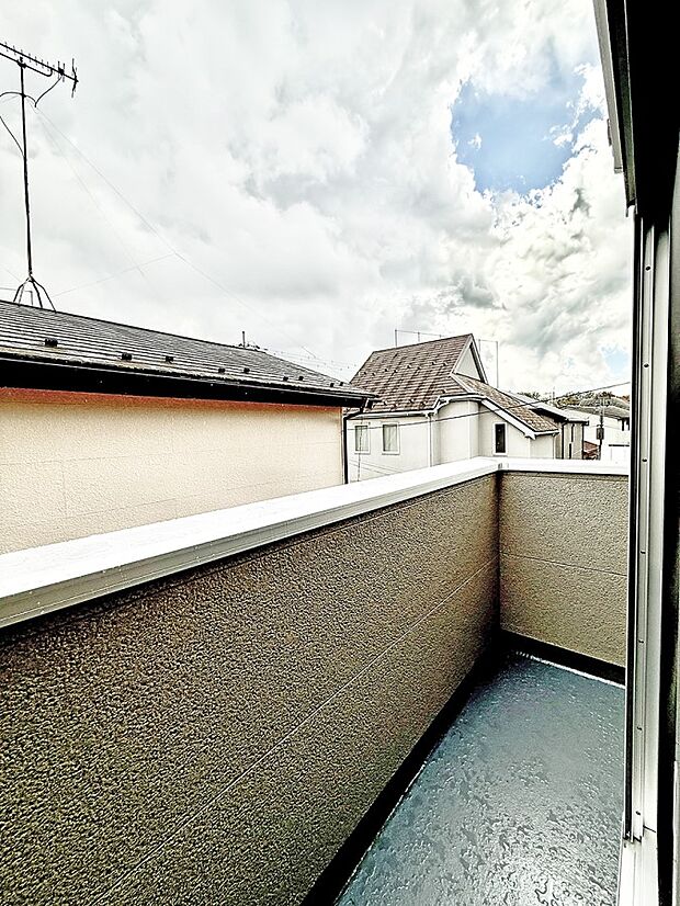 ■ 心地よい風と光を感じる、くつろぎのバルコニー