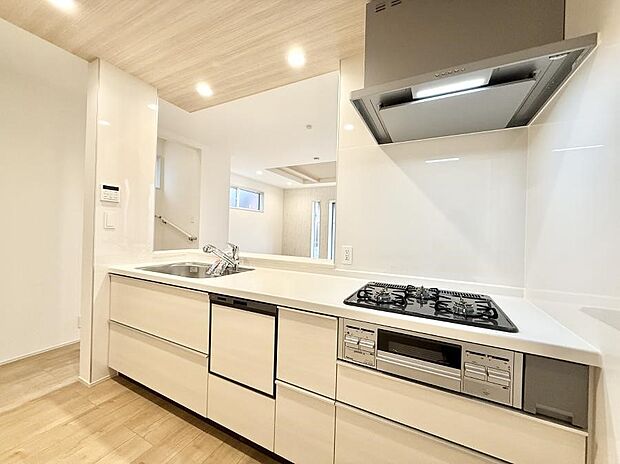 ■シンプルで機能的、毎日使いやすいキッチン