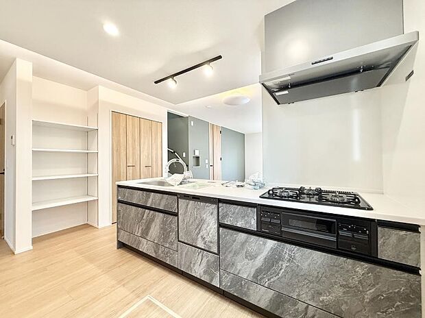 ■シンプルで機能的、毎日使いやすいキッチン