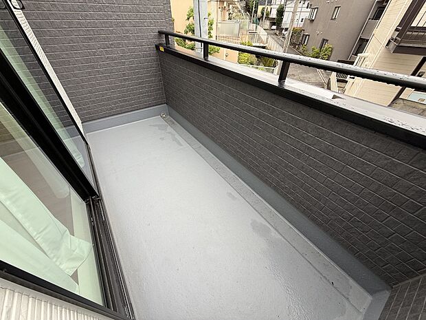 1号棟  ■ 心地よい風と光を感じる、くつろぎのバルコニー
