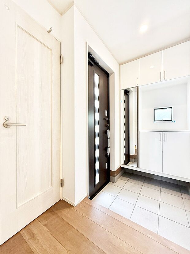 【玄関】■ ここから始まる一日、すっきり整った玄関