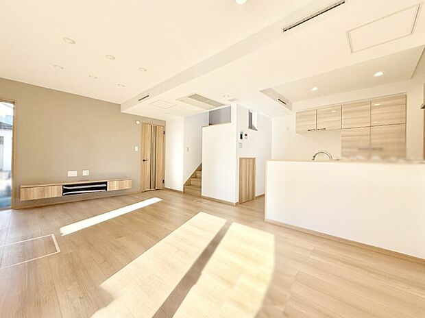 【リビング】■くつろぎと笑顔が集まる、心温まるリビング