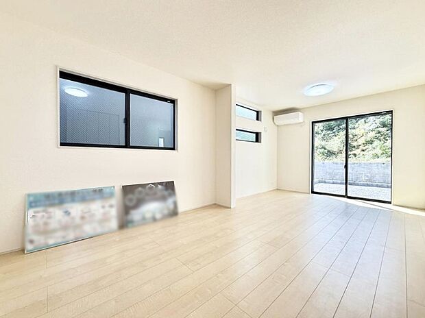 【リビング】■光と風を感じる、リラックスできる空間