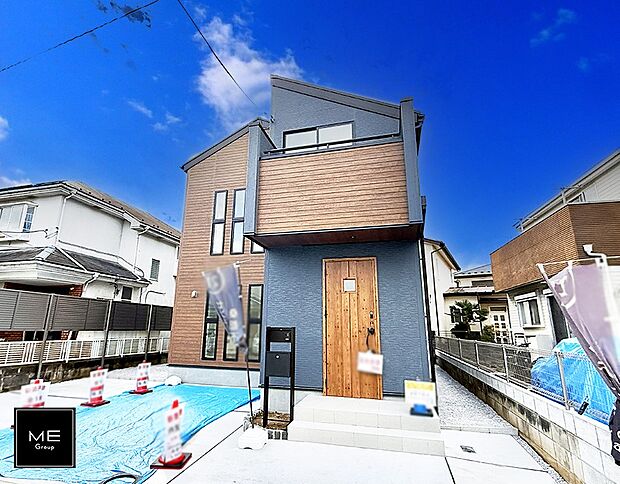 【現地外観写真】■暮らしを彩る充実した設備仕様が備わった住まい