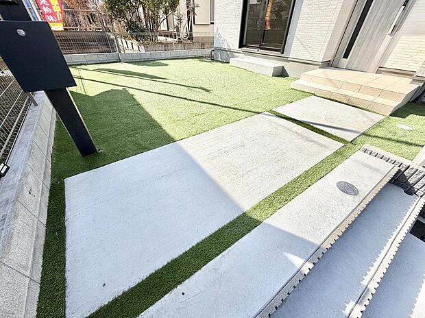 【庭】■暮らしに潤いを与える、緑が取り入れられた住まいです