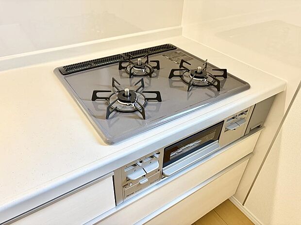 【3口ガスコンロ】■一度に多くの料理ができ便利で効率的