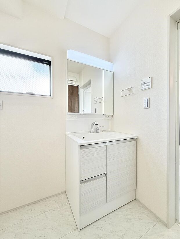 【洗面台・洗面所】■朝の準備がスムーズにできる広さです