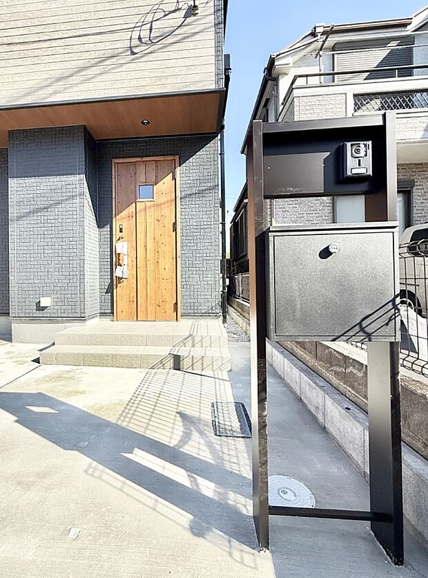 【玄関】■ 帰るたびにホッとする、安心感のある佇まい