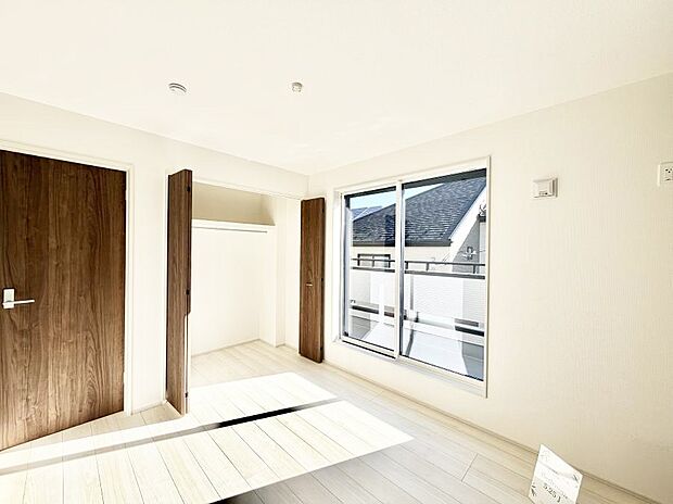 【洋室】■自分だけのスペース どんなお部屋にするかとっても楽しみですね