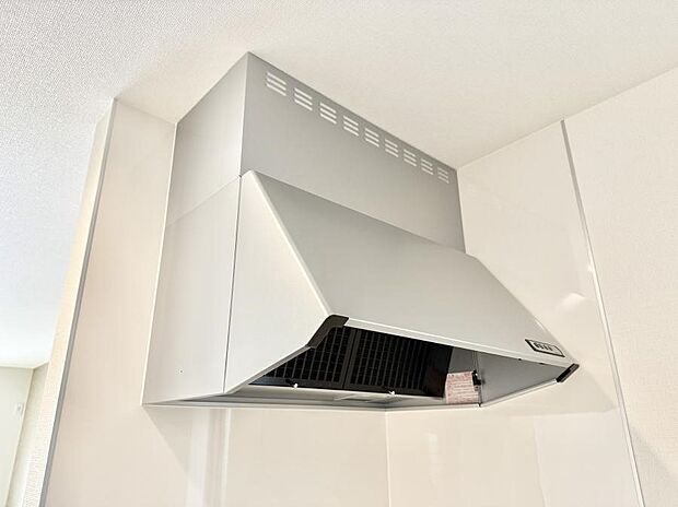 【レンジフード】■フードに覆われている為、匂いが換気扇に誘導され、効率的に排煙ができます