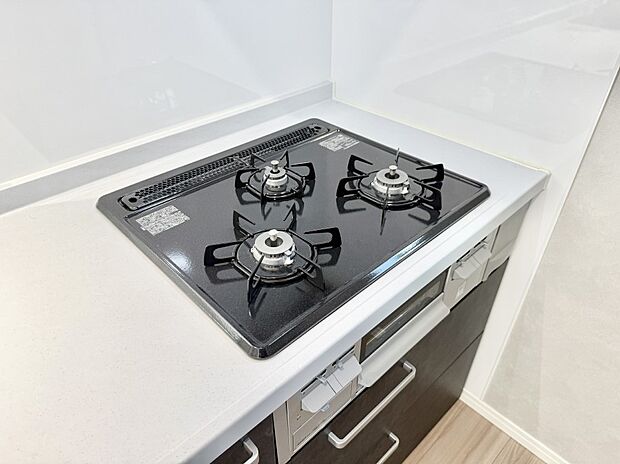 【3口ガスコンロ】■複数の鍋が同時に使えますね