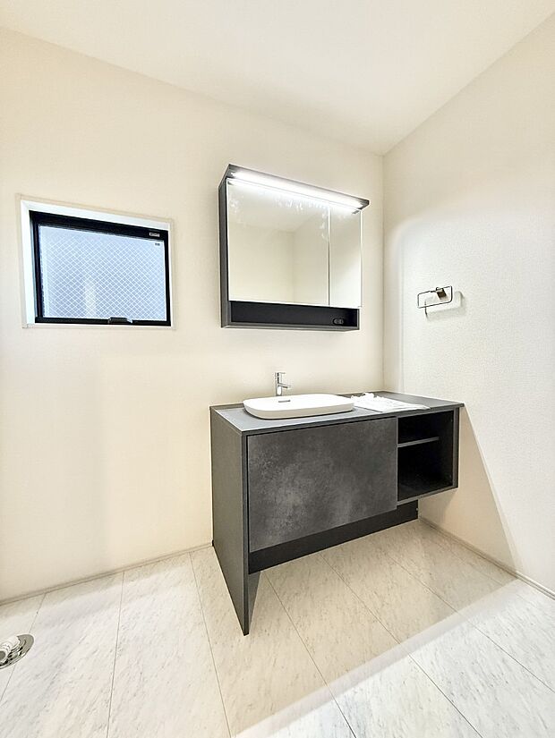 【洗面台・洗面所】■明るい洗面所は毎朝の歯磨きも楽しくできちゃいそうです♪