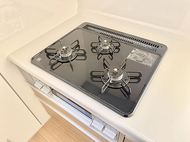 【3口ガスコンロ】■一度に多くの料理ができ便利で効率的