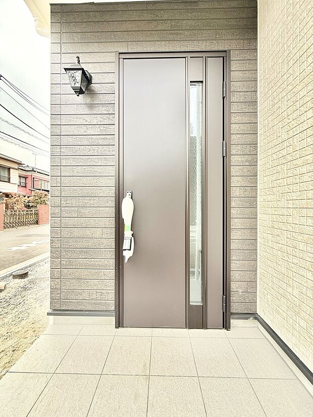 【玄関】■ シンプルで美しく、住まいの第一印象を彩る玄関です