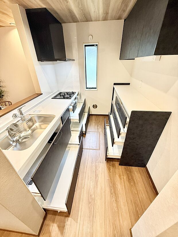 【キッチン】■家族の絆を深める、温もりのあるキッチン