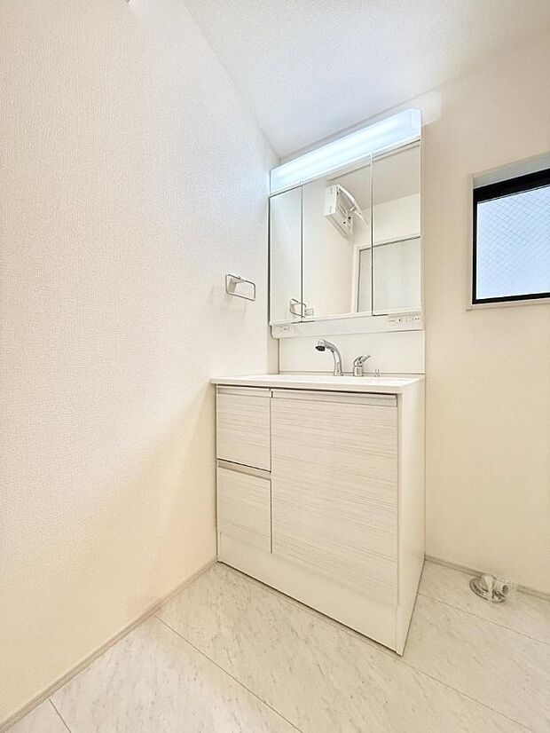 【洗面台・洗面所】■明るい洗面所は毎朝の歯磨きも楽しくできちゃいそうです♪