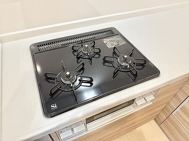 【3口ガスコンロ】■一度に多くの料理ができ便利で効率的