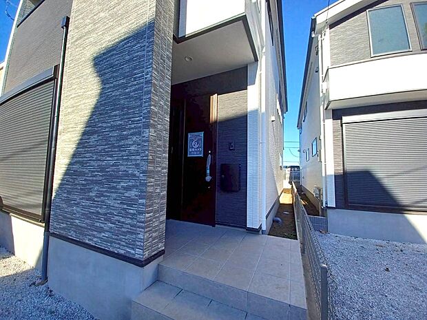 【玄関】■家族みんなが笑顔で過ごせる、安心感のある住まい