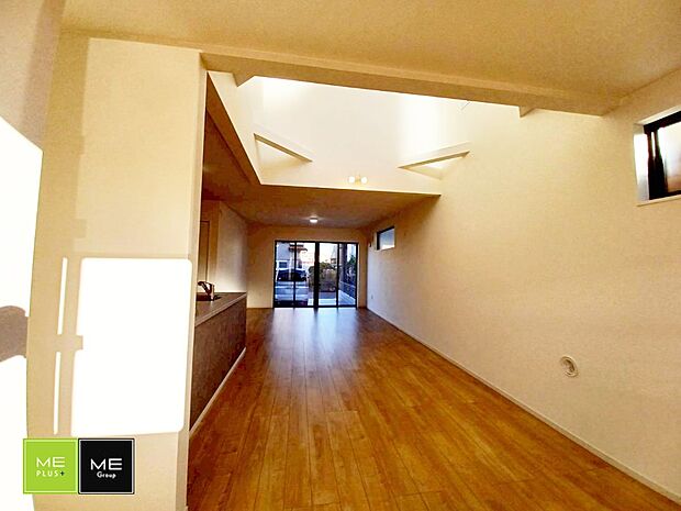 【リビング】■落ち着いた雰囲気で、リラックスできる快適な空間