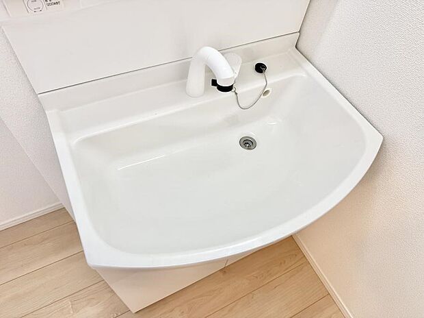 【ハンドシャワー付洗面台】■手洗いや顔を洗う時も快適に使える便利なシャワー