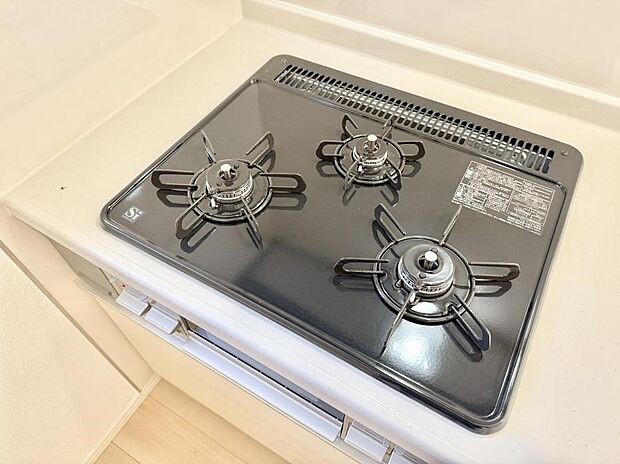 【3口ガスコンロ】■一度に多くの料理ができ便利で効率的