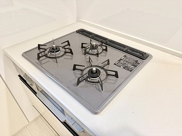 【3口ガスコンロ】■一度に多くの料理ができ便利で効率的