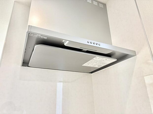 【レンジフード】■調理時の蒸気や匂いが換気扇に誘導され、効率的に排煙ができます。